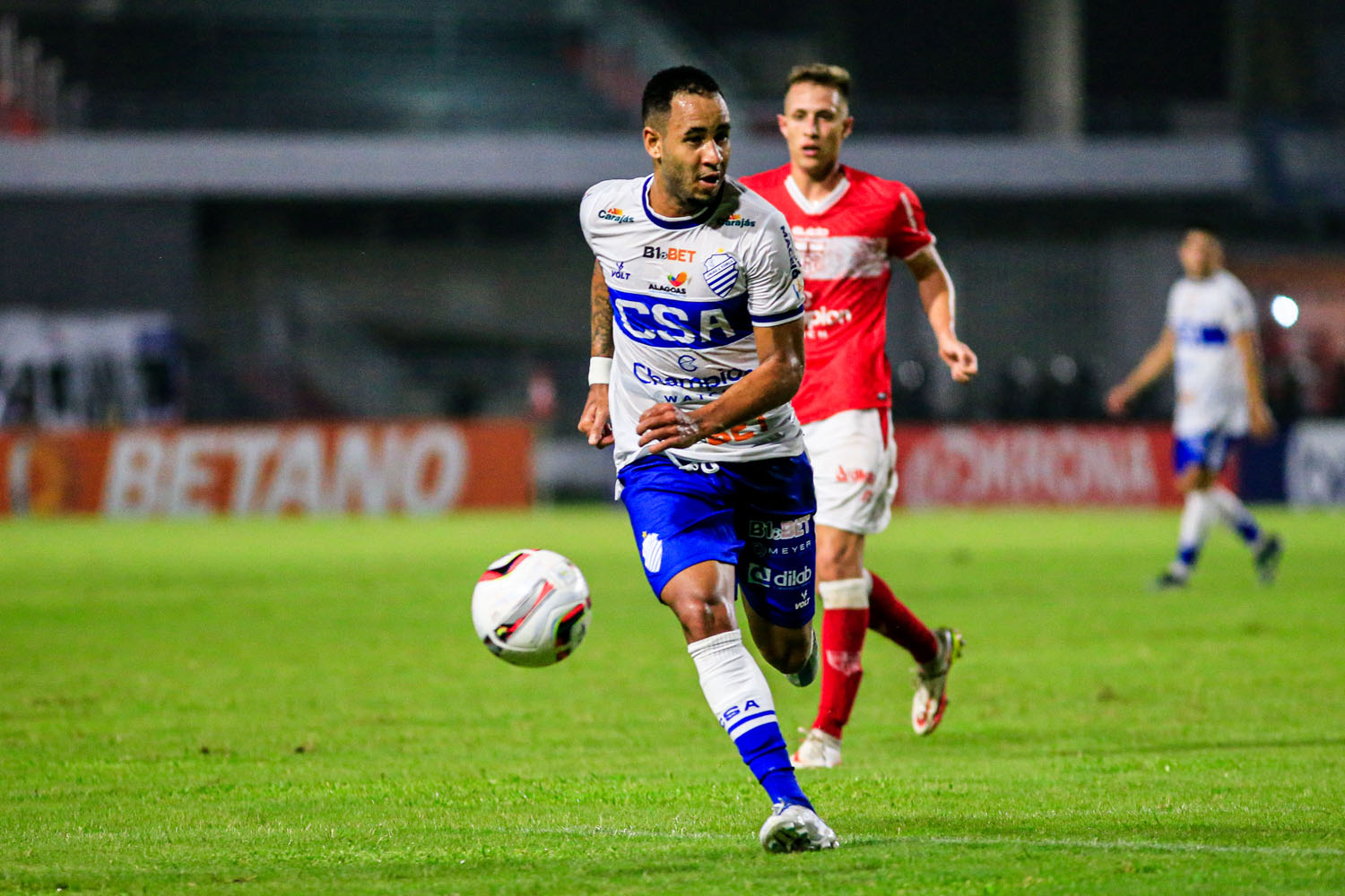 Em jogo sem emoção no Rei Pelé, CRB e CSA ficam no empate: 0 a 0