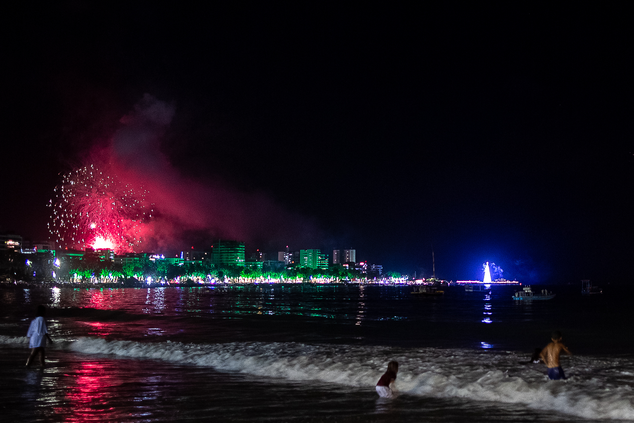 Festa de luzes ilumina a orla de Maceió