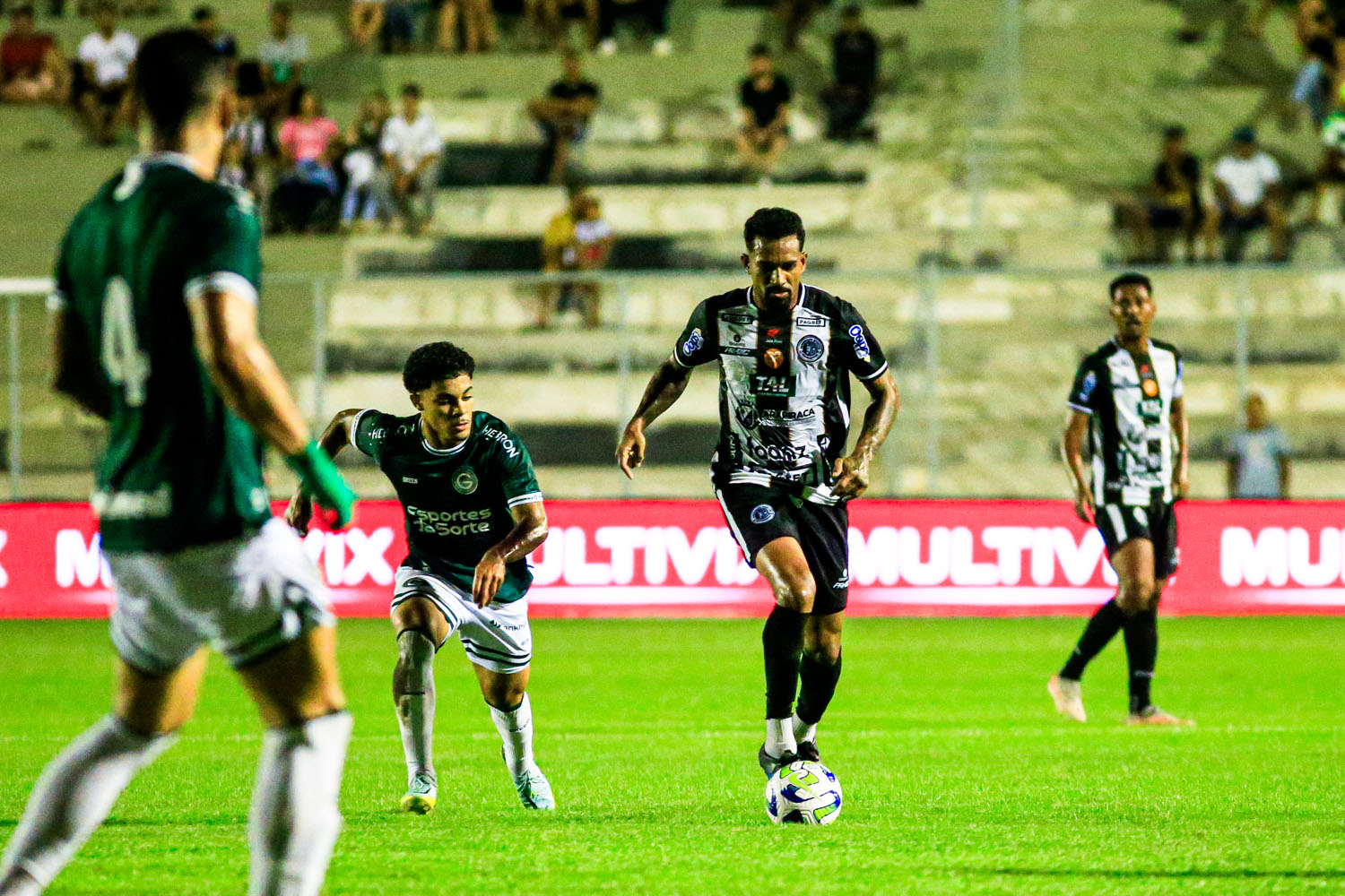 Everton Heleno foi o principal destaque do Gigante na partida desta quarta