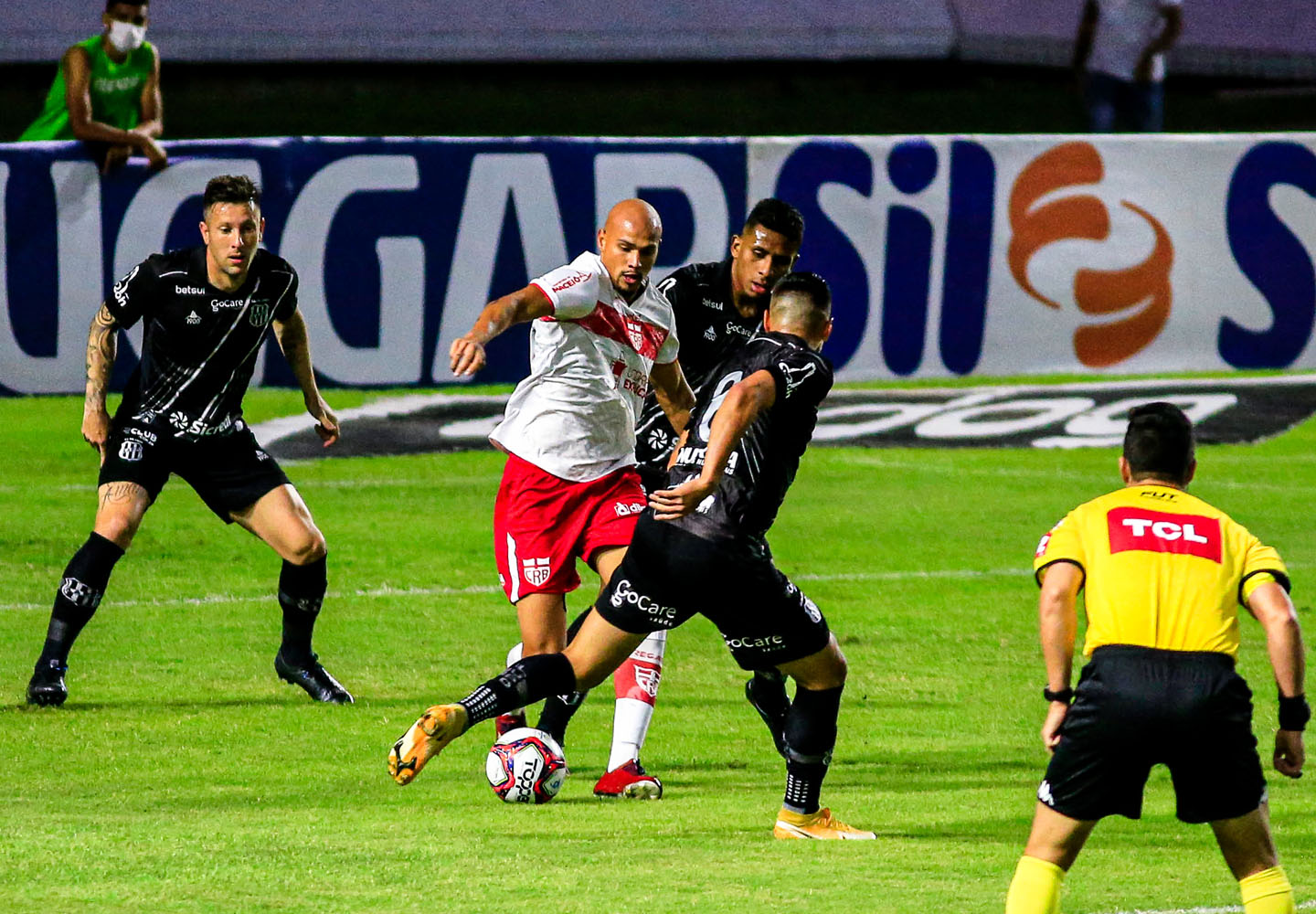 Mesmo com um a mais, CRB amarga empate com a Ponte Preta no Rei Pelé: 1 a 1
