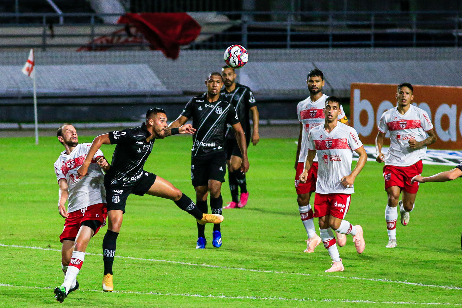 Mesmo com um a mais, CRB amarga empate com a Ponte Preta no Rei Pelé: 1 a 1