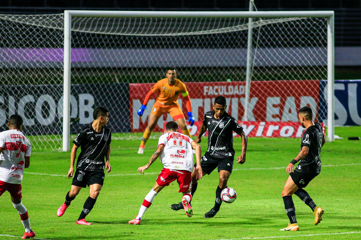 Equipe alagoana empatou em 1 x 1 com a Ponte Preta no último confronto pela Série B jogando em seus domínios