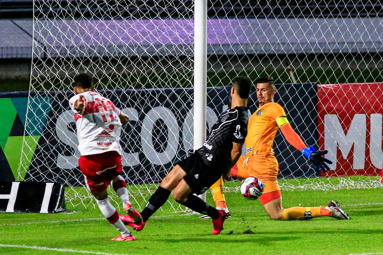 Mesmo com um a mais, CRB amarga empate com a Ponte Preta no Rei Pelé: 1 a 1