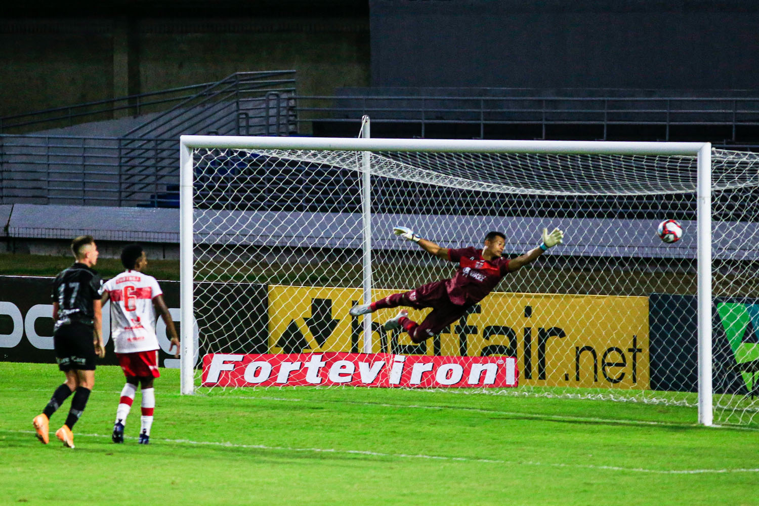 Mesmo com um a mais, CRB amarga empate com a Ponte Preta no Rei Pelé: 1 a 1