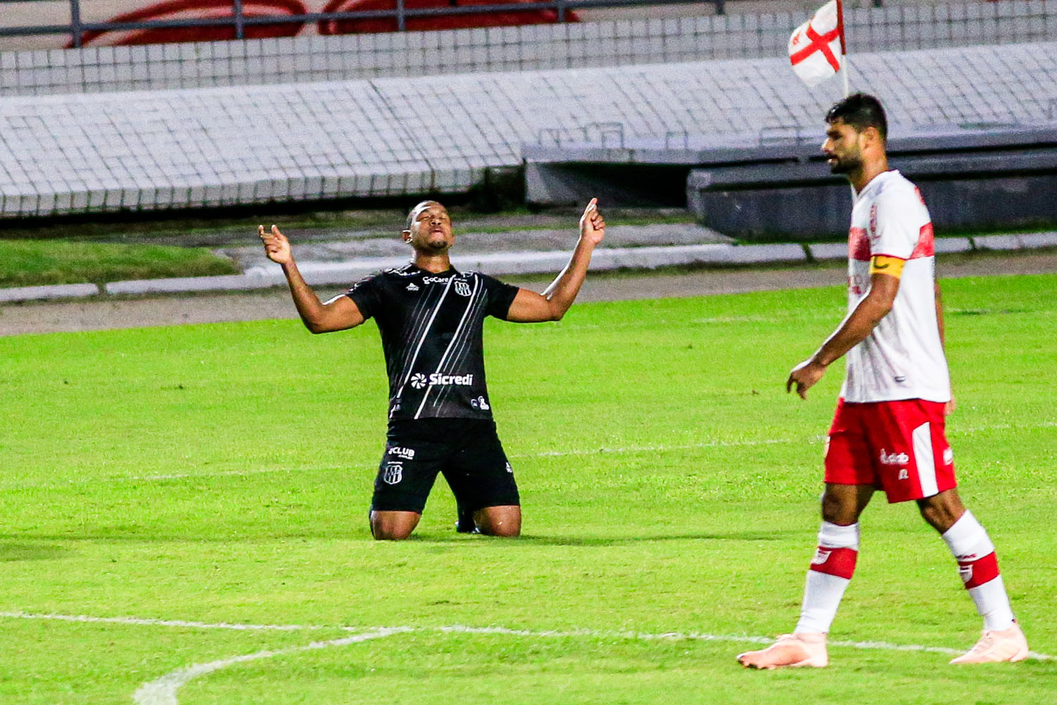 Mesmo com um a mais, CRB amarga empate com a Ponte Preta no Rei Pelé: 1 a 1