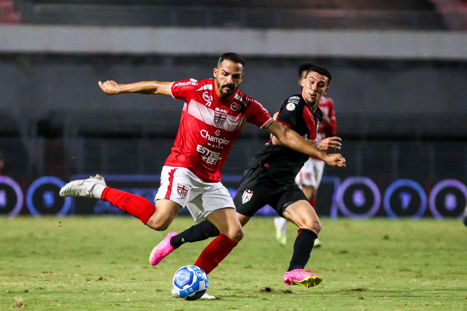 Ausência de Anselmo é problema no Galo