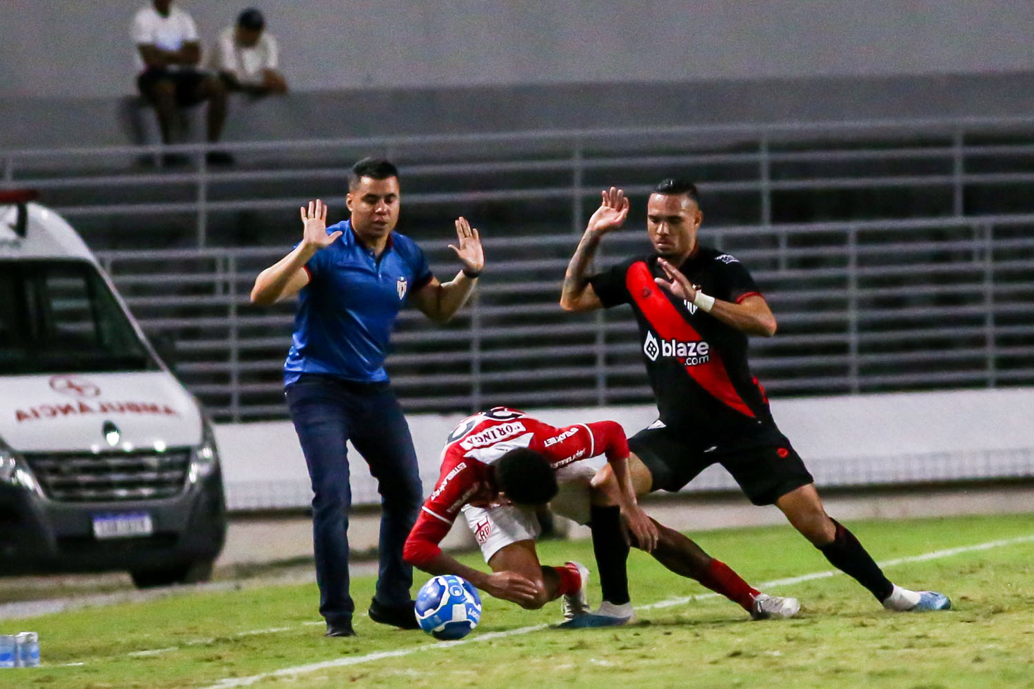 CRB encostou no próprio Atlético na tabela