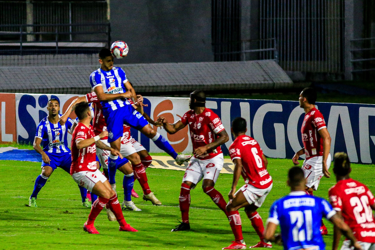 CSA começa vencendo, mas perde muitos gols e não sai do 1 a 1 com o Vila Nova, no Rei Pelé