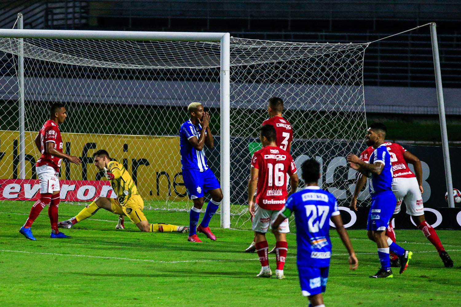 Jogadores azulinos tem tido problemas na hora de finalizar