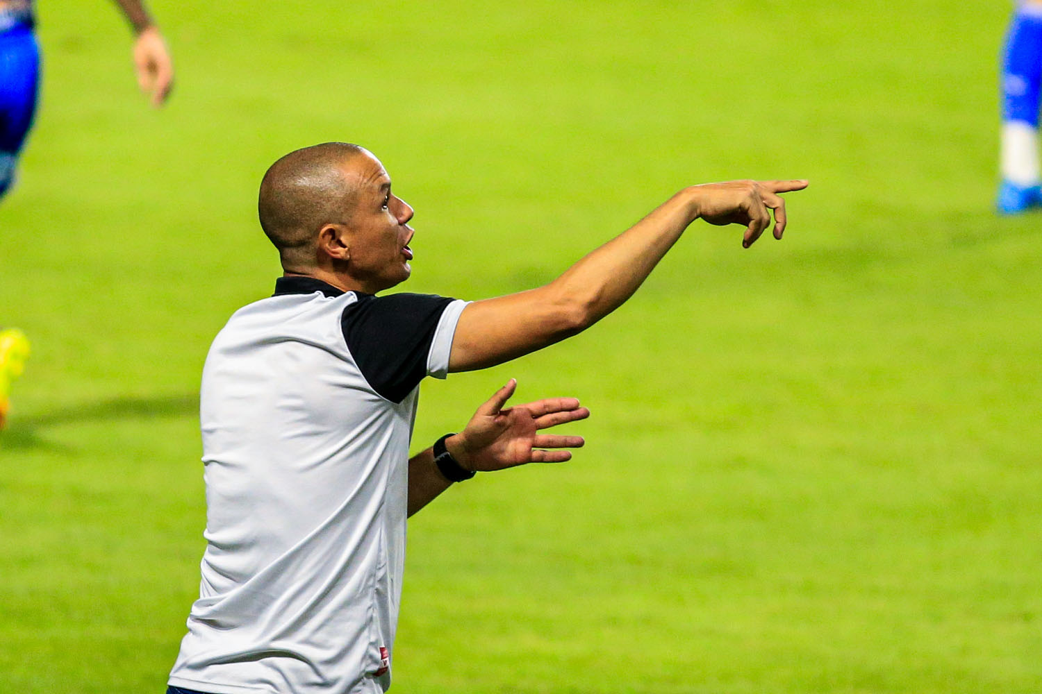 CSA começa vencendo, mas perde muitos gols e não sai do 1 a 1 com o Vila Nova, no Rei Pelé