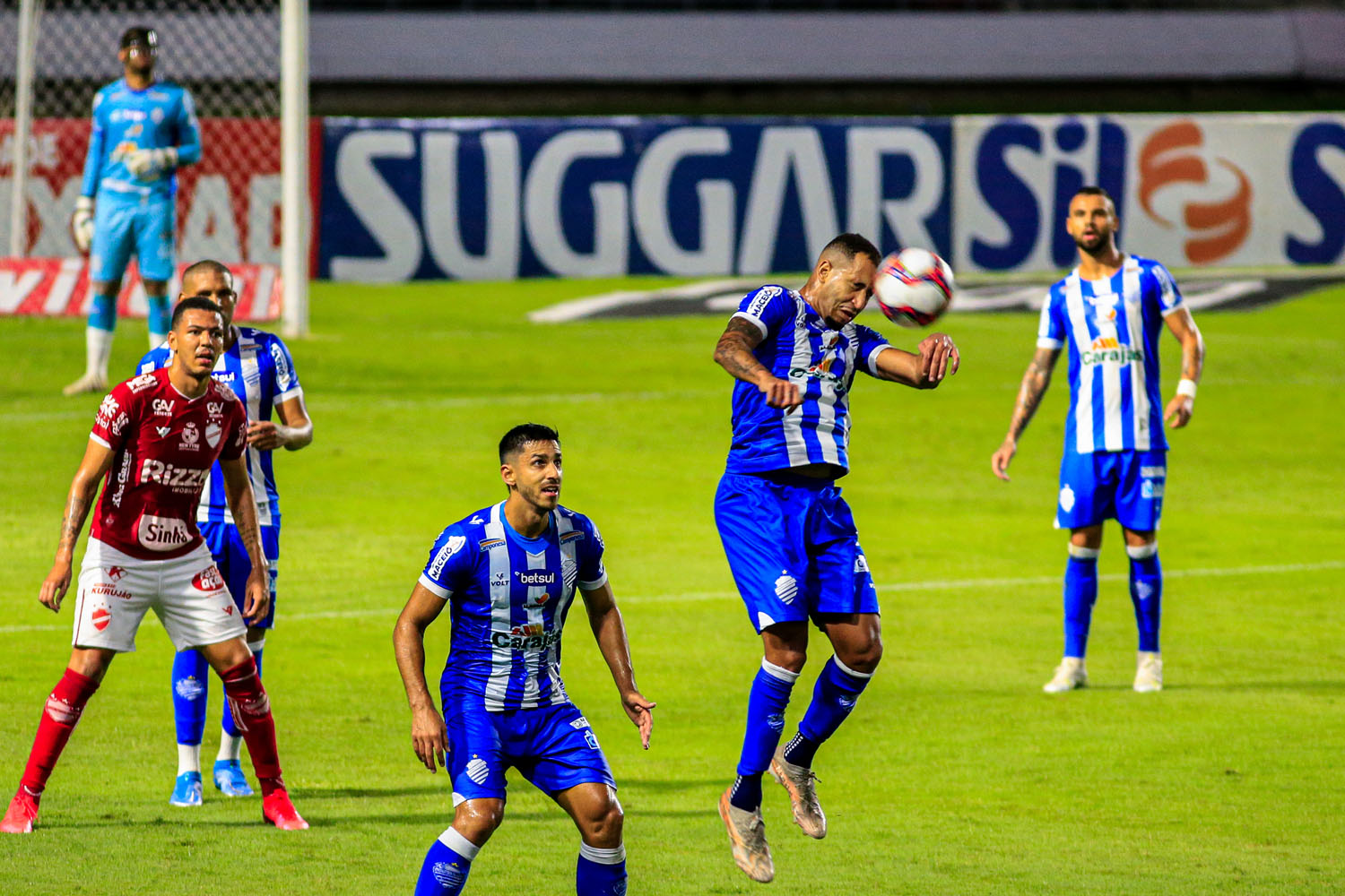 CSA começa vencendo, mas perde muitos gols e não sai do 1 a 1 com o Vila Nova, no Rei Pelé
