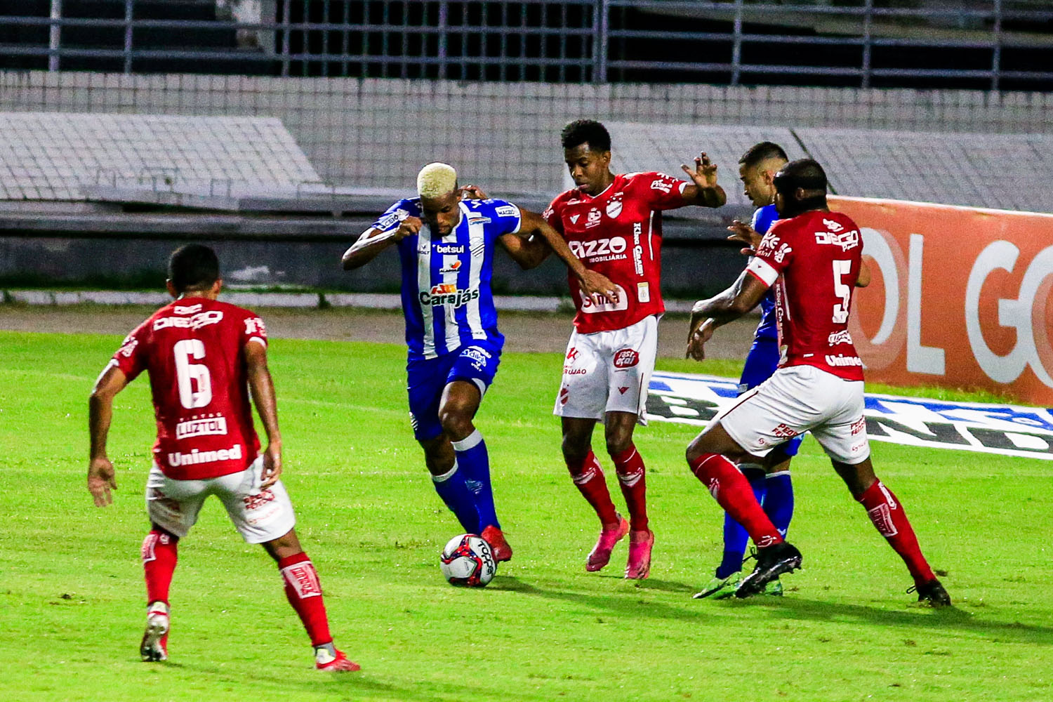 CSA começa vencendo, mas perde muitos gols e não sai do 1 a 1 com o Vila Nova, no Rei Pelé