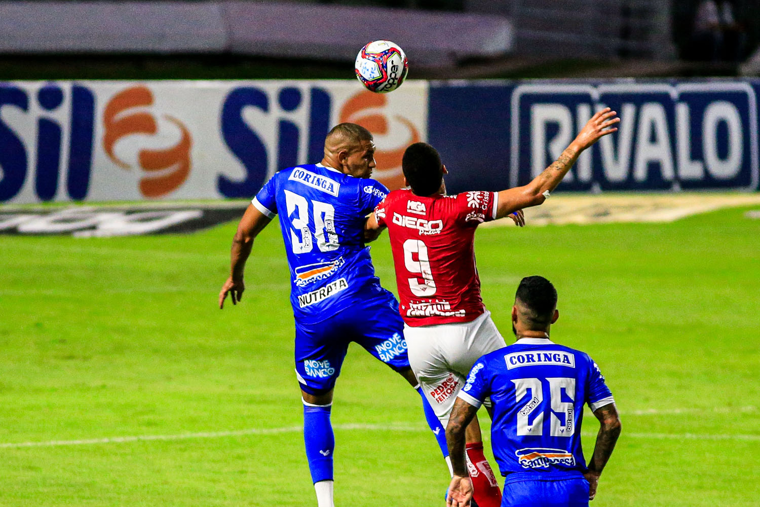 CSA começa vencendo, mas perde muitos gols e não sai do 1 a 1 com o Vila Nova, no Rei Pelé