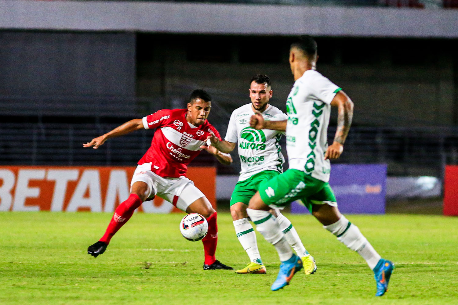 CRB vem de importante vitória sobre a Chapecoense, no Rei Pelé