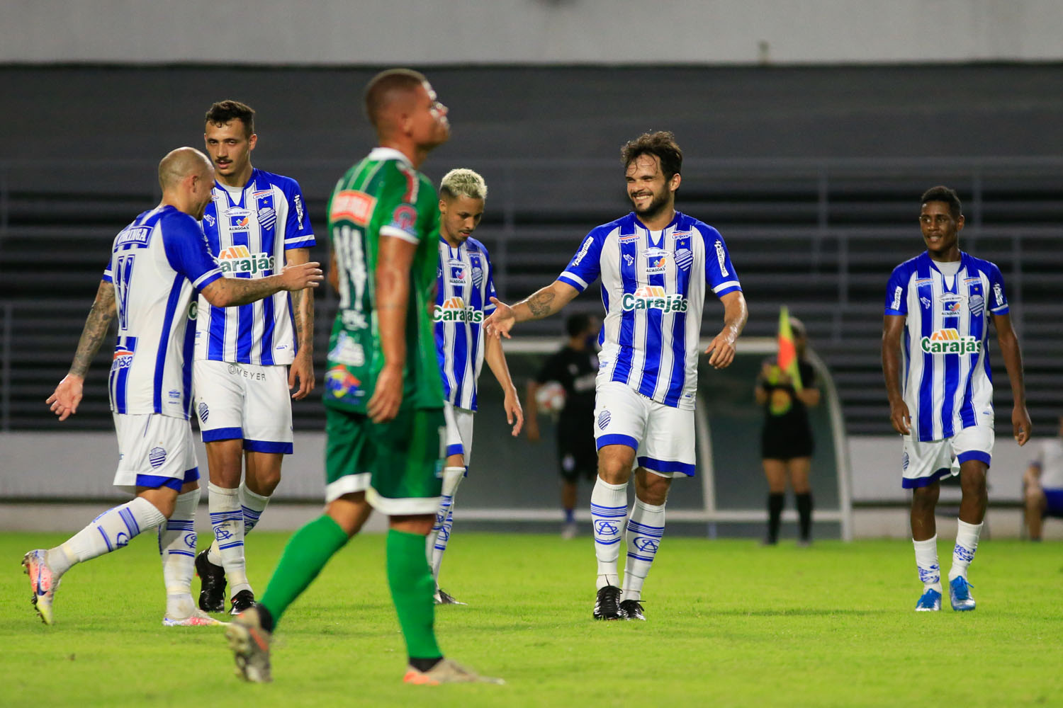 Com três de Bruno Mota, CSA massacra o Coruripe com goleada de 5 a 0 pelo Alagoano