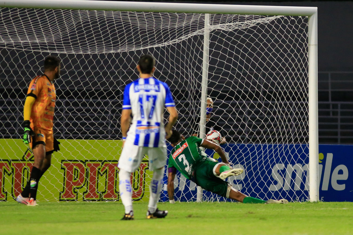 Com três de Bruno Mota, CSA massacra o Coruripe com goleada de 5 a 0 pelo Alagoano