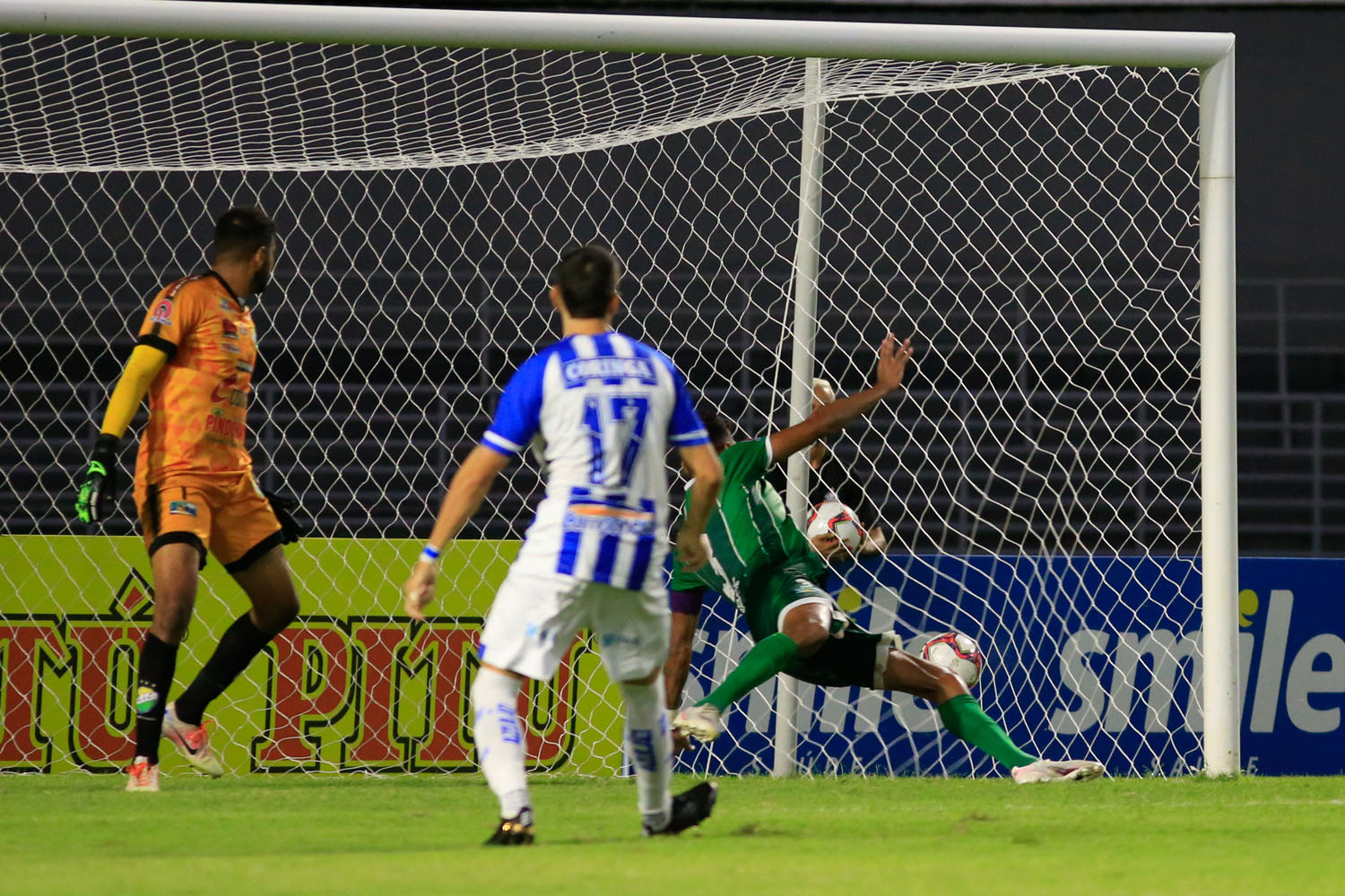 Com três de Bruno Mota, CSA massacra o Coruripe com goleada de 5 a 0 pelo Alagoano