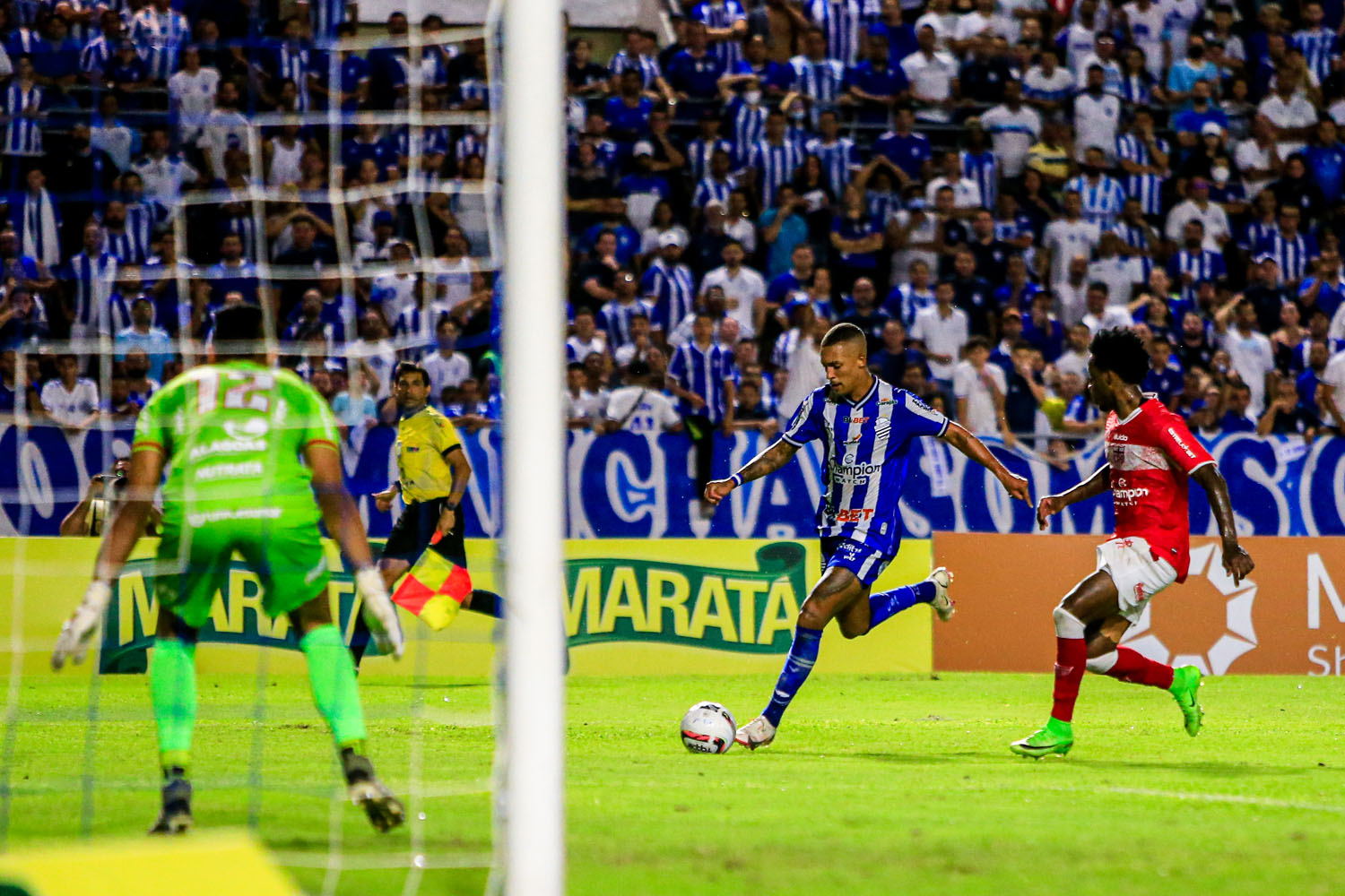 Durante os primeiros 45 minutos, CSA conseguiu produzir mais ofensivamente