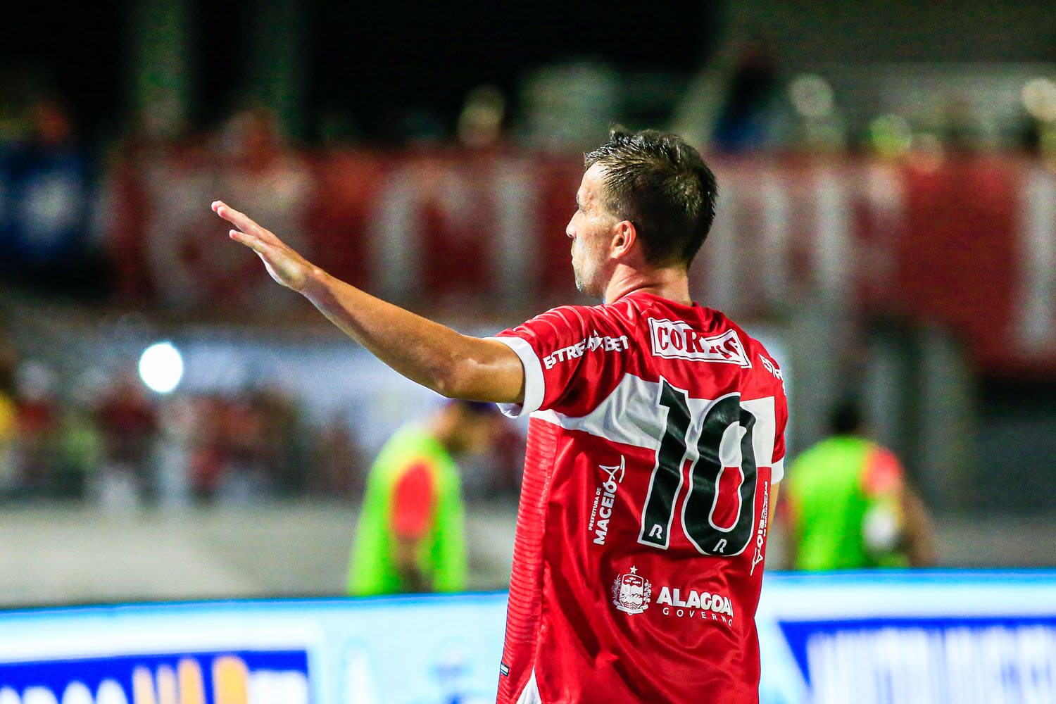 Camisa 10, Rafael Longuine foi o herói da noite