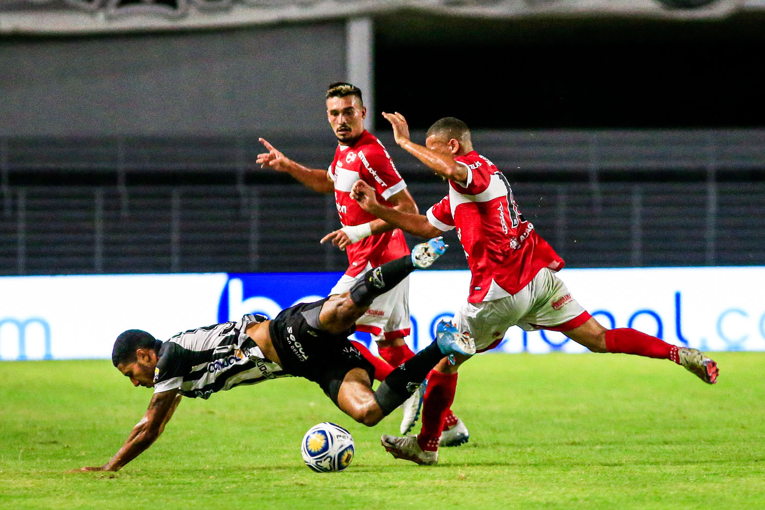 Com gol no fim, CRB vence ABC e encaminha classificação no Nordestão