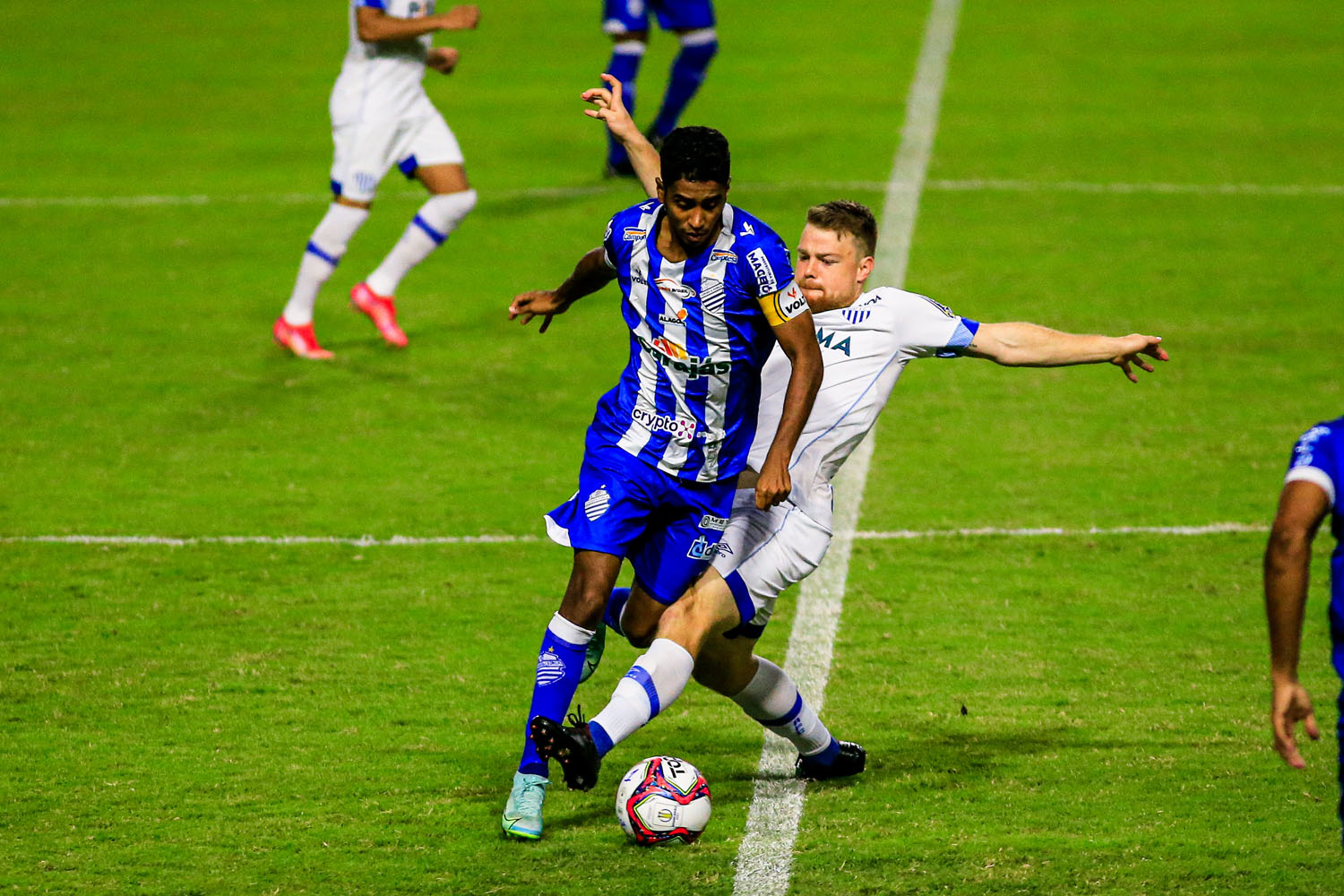 Em jogo fraco no Rei Pelé, CSA não sai do zero a zero com o Avaí, pela 16ª rodada da Série B