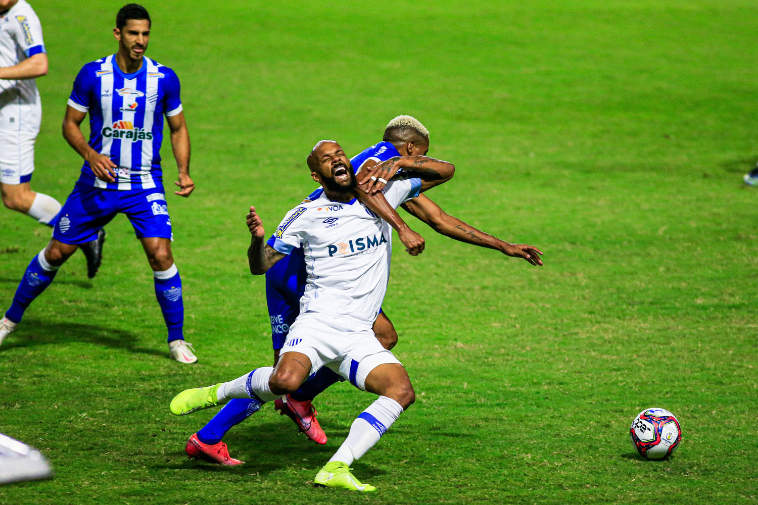 Em jogo fraco no Rei Pelé, CSA não sai do zero a zero com o Avaí, pela 16ª rodada da Série B
