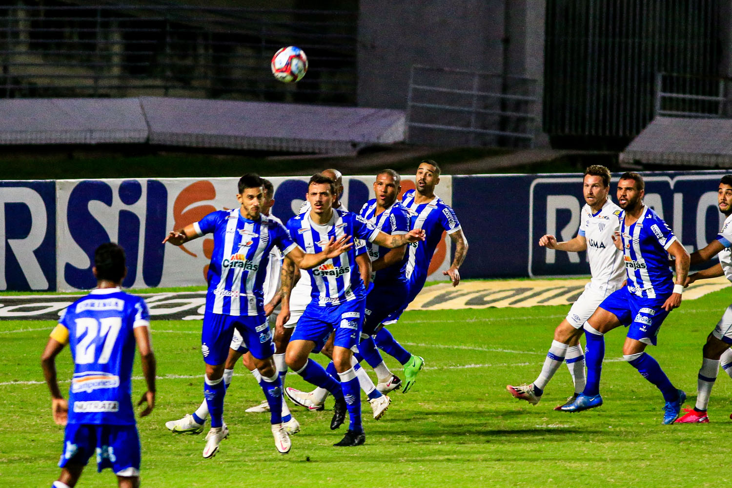 Em jogo fraco no Rei Pelé, CSA não sai do zero a zero com o Avaí, pela 16ª rodada da Série B
