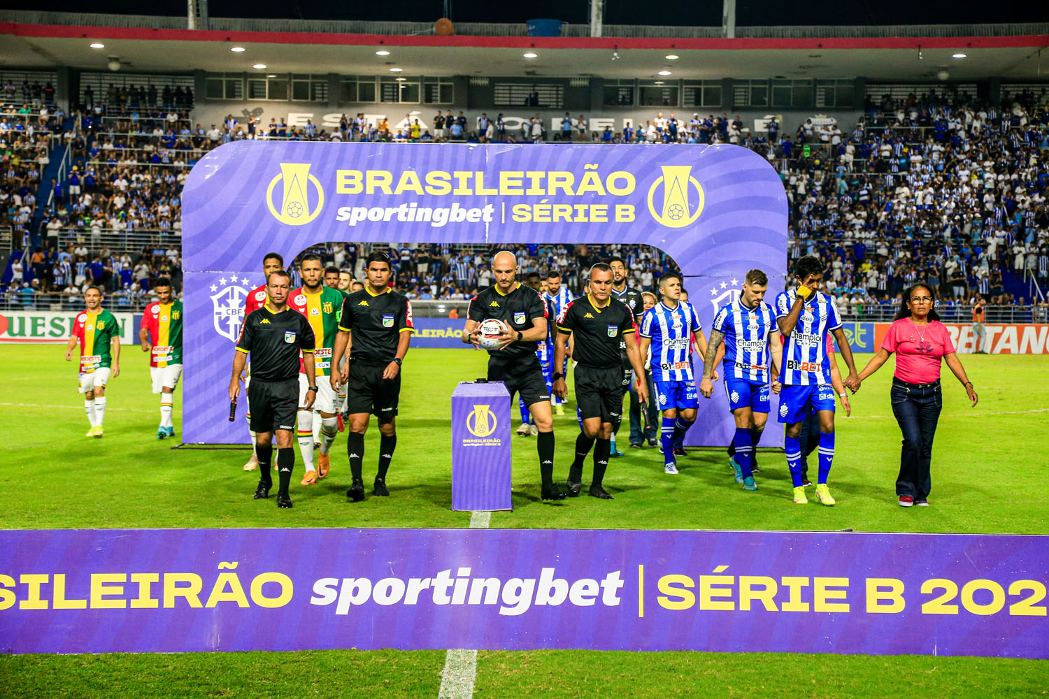 CSA fica no empate com o Sampaio Corrêa e segue enterrado na zona do rebaixamento: 0 a 0