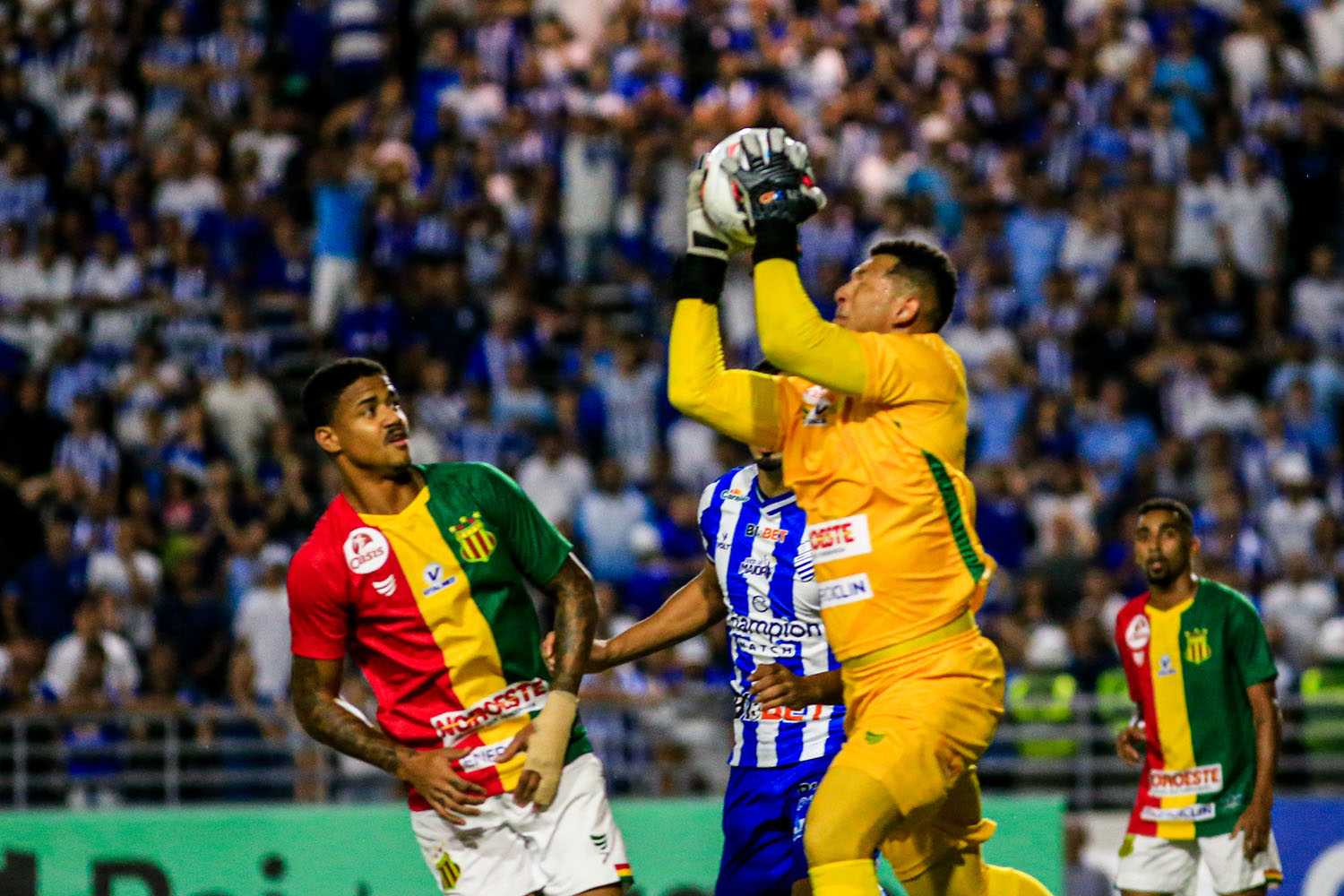 CSA fica no empate com o Sampaio Corrêa e segue enterrado na zona do rebaixamento: 0 a 0