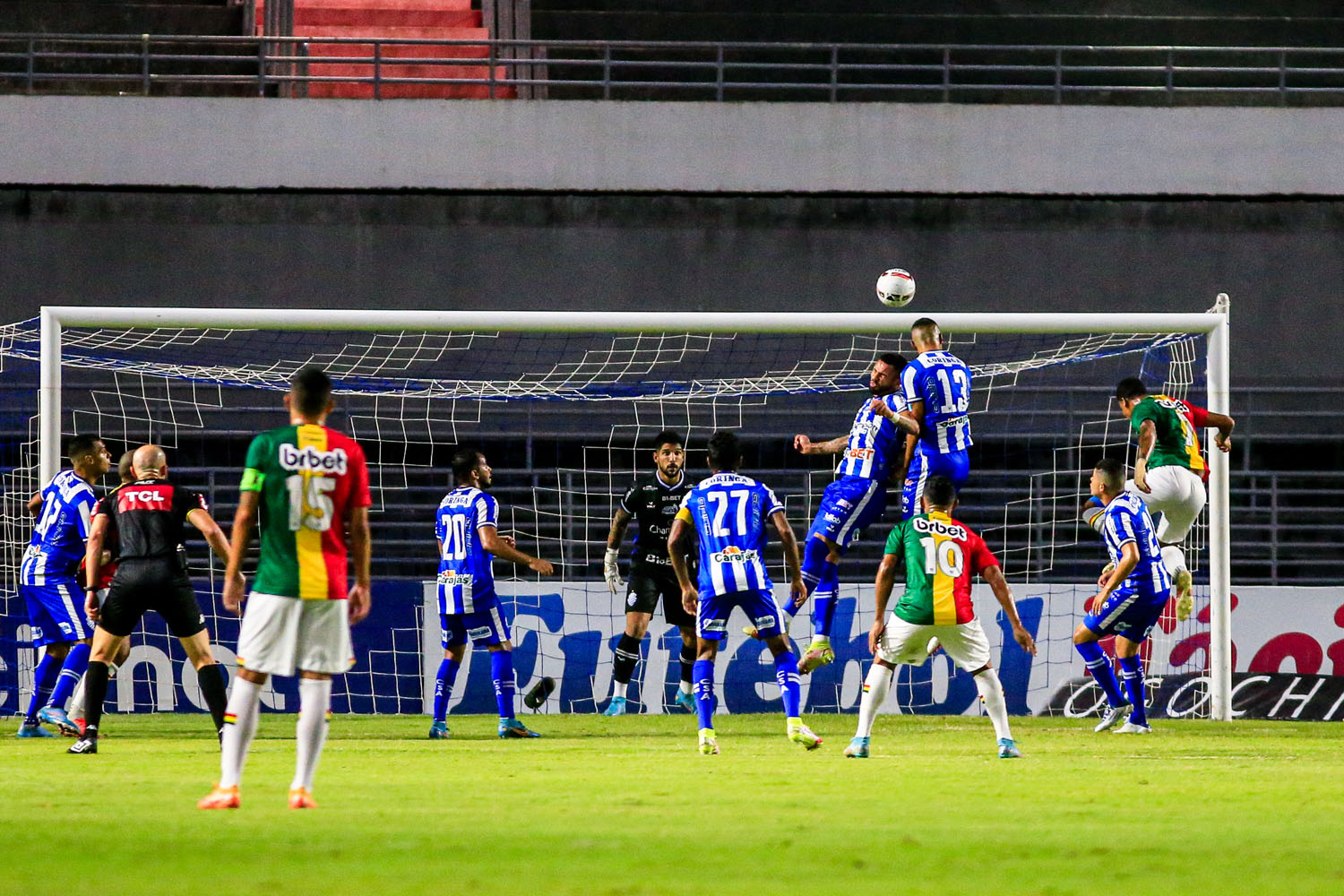 CSA fica no empate com o Sampaio Corrêa e segue enterrado na zona do rebaixamento: 0 a 0