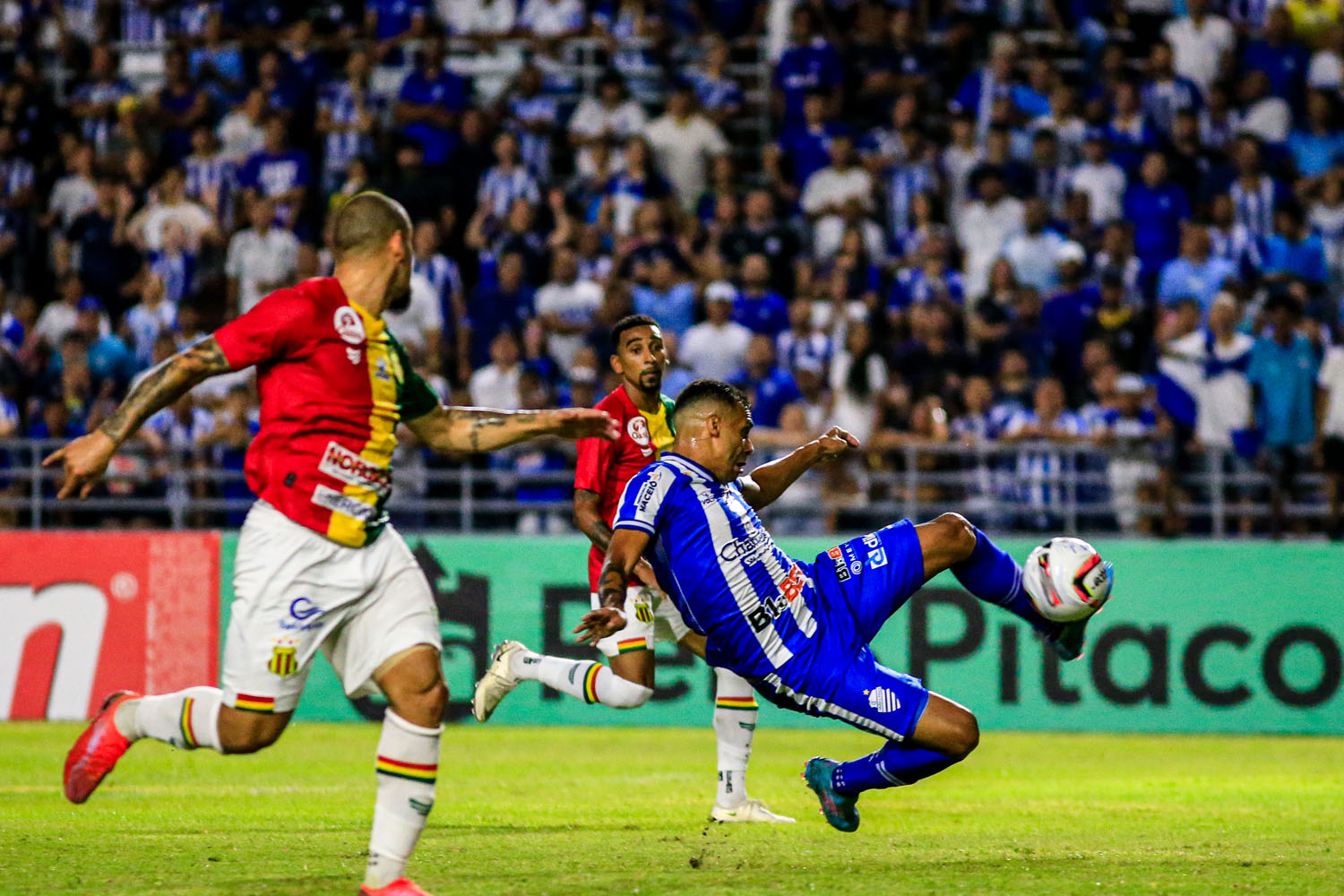 CSA fica no empate com o Sampaio Corrêa e segue enterrado na zona do rebaixamento: 0 a 0