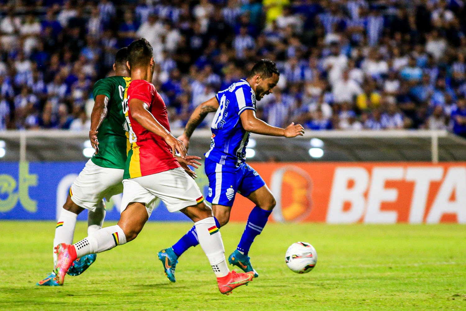 CSA fica no empate com o Sampaio Corrêa e segue enterrado na zona do rebaixamento: 0 a 0