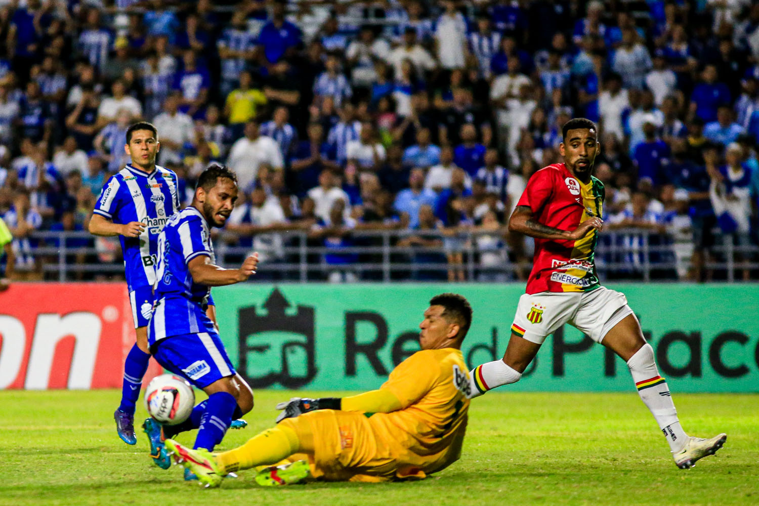 CSA fica no empate com o Sampaio Corrêa e segue enterrado na zona do rebaixamento: 0 a 0