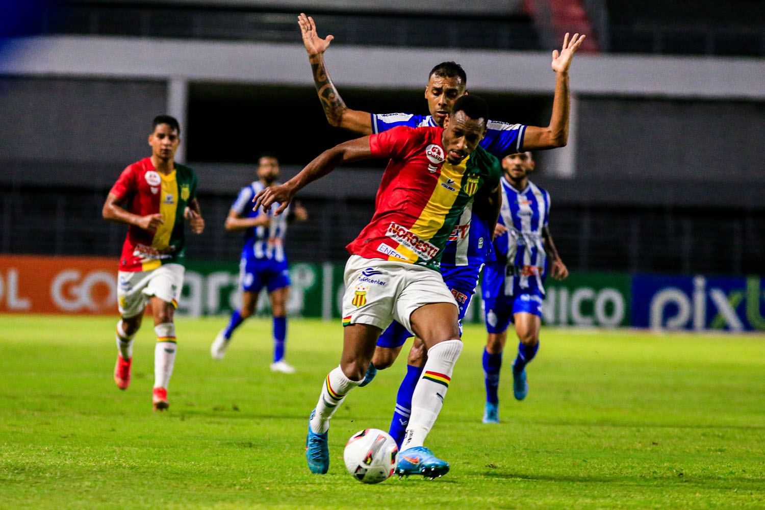 CSA fica no empate com o Sampaio Corrêa e segue enterrado na zona do rebaixamento: 0 a 0