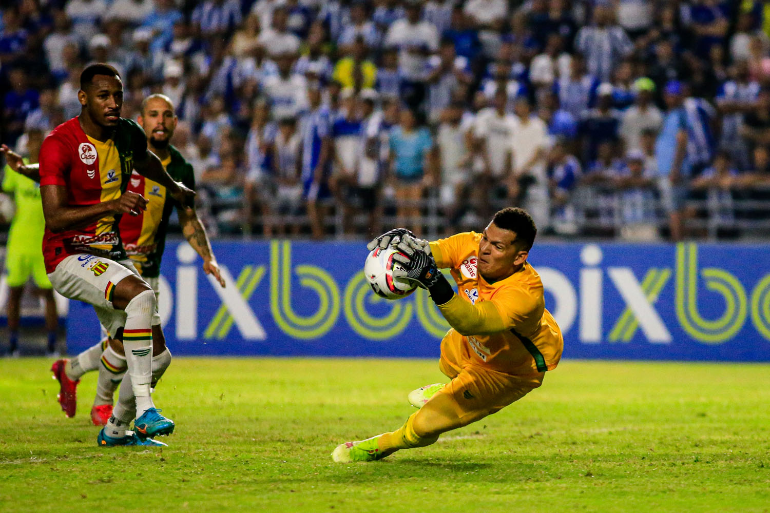 CSA fica no empate com o Sampaio Corrêa e segue enterrado na zona do rebaixamento: 0 a 0
