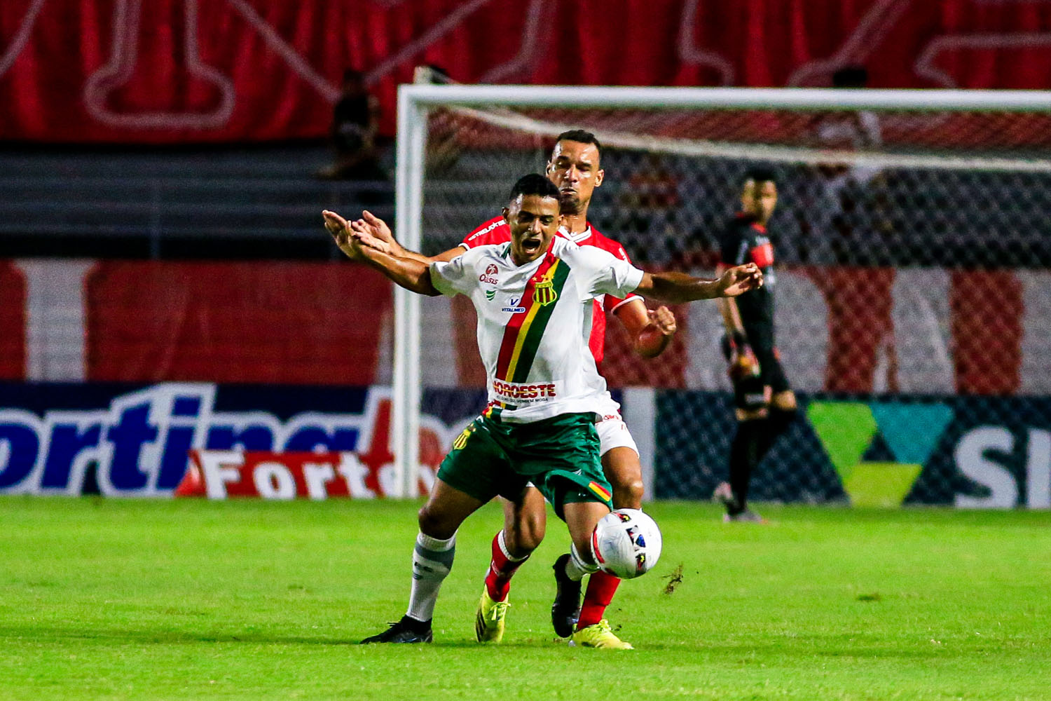CRB desencanta e com dois golaços vence Sampaio Corrêa, mas segue na lanterna da Série B: 2 a 1