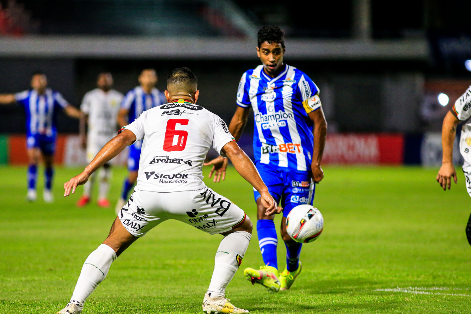 Em jogo dramático, CSA vence o Brusque com gol de pênalti, mas segue no Z4 da Série B: 1 a 0