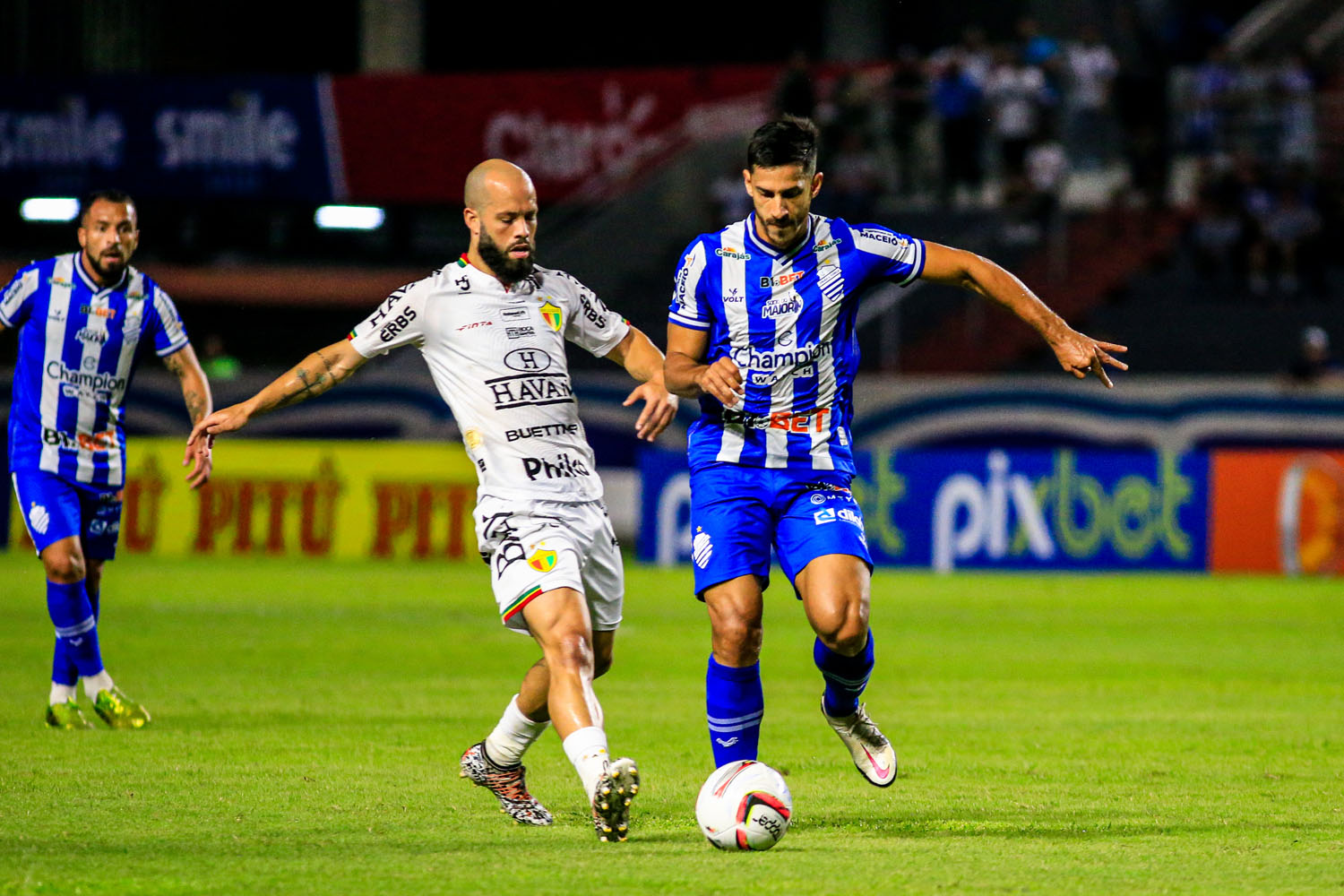 Em jogo dramático, CSA vence o Brusque com gol de pênalti, mas segue no Z4 da Série B: 1 a 0