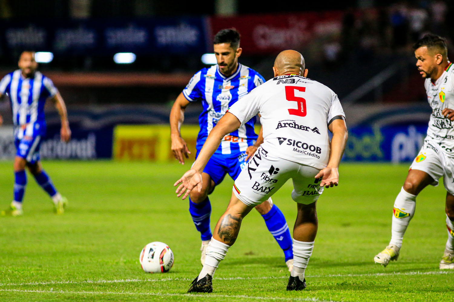 Em jogo dramático, CSA vence o Brusque com gol de pênalti, mas segue no Z4 da Série B: 1 a 0
