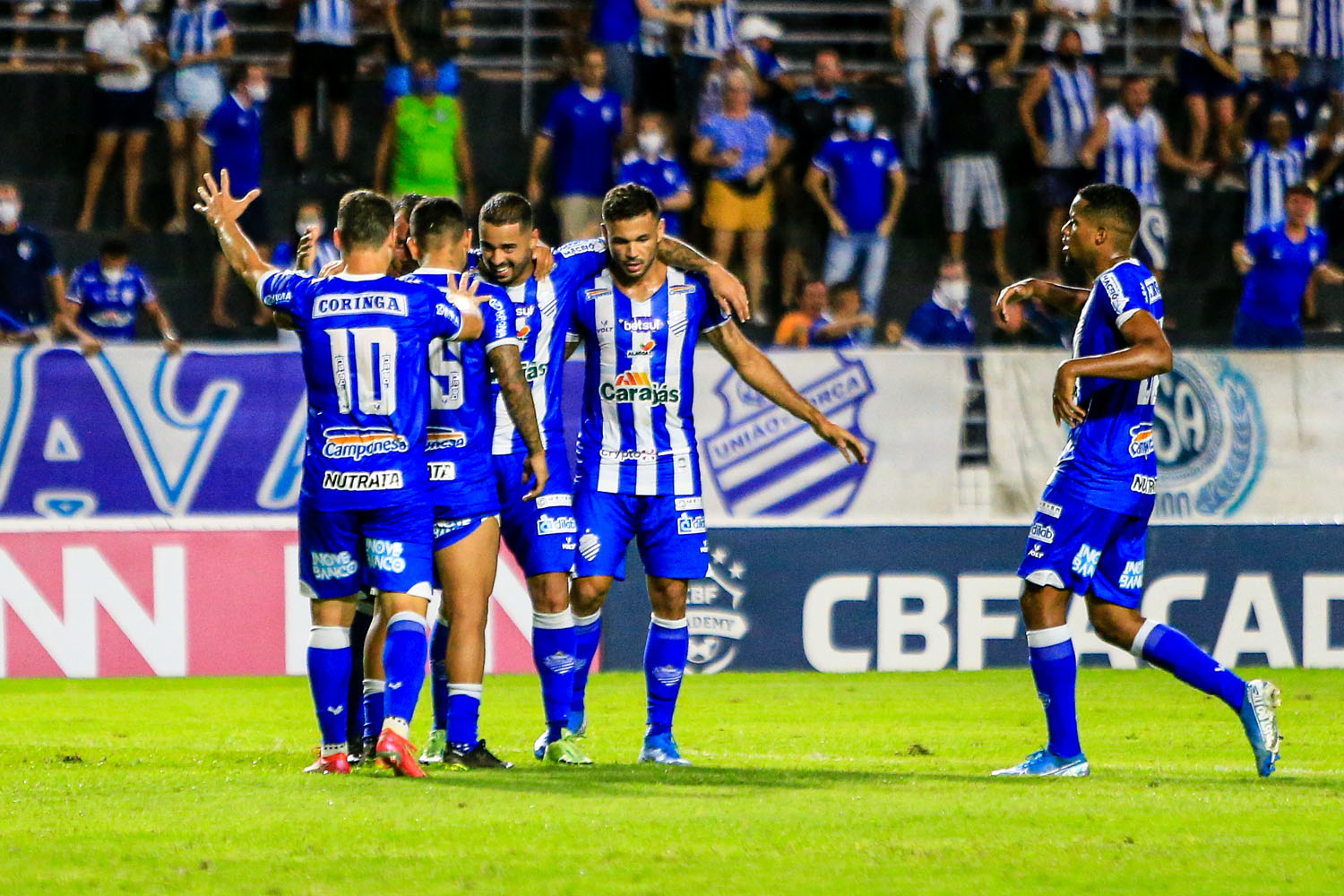 É festa azulina no Rei Pelé, com gol de Dellatorre