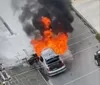 Bombeiros apagam fogo em veículo que incendiou em Mangabeiras imagem
