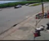 VÍDEO: motociclista é arremessado após colisão com carro no B. Bentes imagem