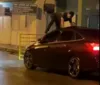 Crise de ciúme: após seguir ex, homem pula em capô e danifica carro imagem