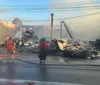 4 casas foram evacuadas e 2 lojas interditadas após fogo em madeireira imagem