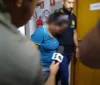 Justiça nega liberdade para madrasta que jogou criança de 6 anos de prédio no Benedito Bentes imagem