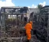 Bombeiros fazem perícia em garagem de ônibus incendiada imagem