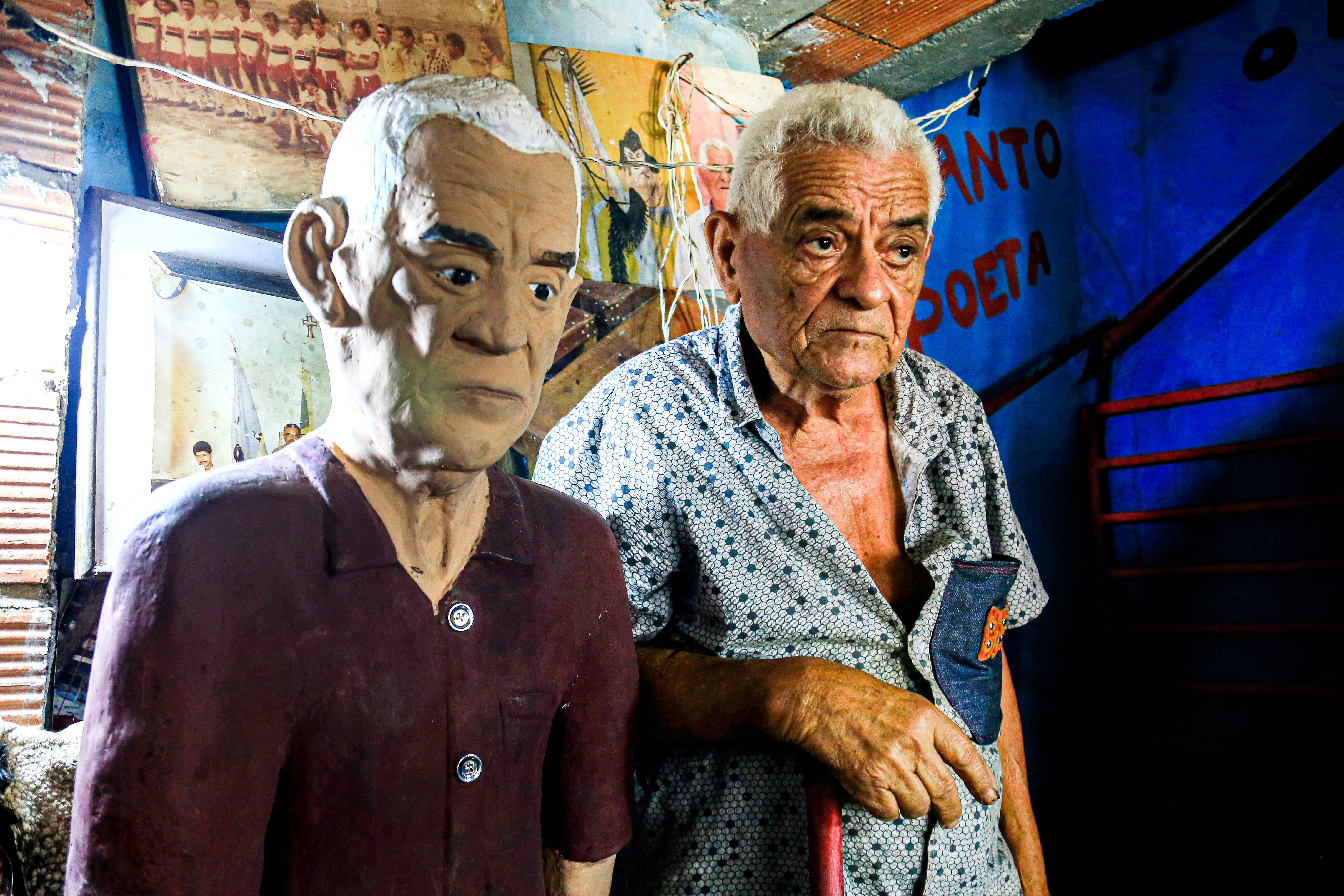 Autorretrato de Beto de Meirus, esculpido pelo artista sertanejo