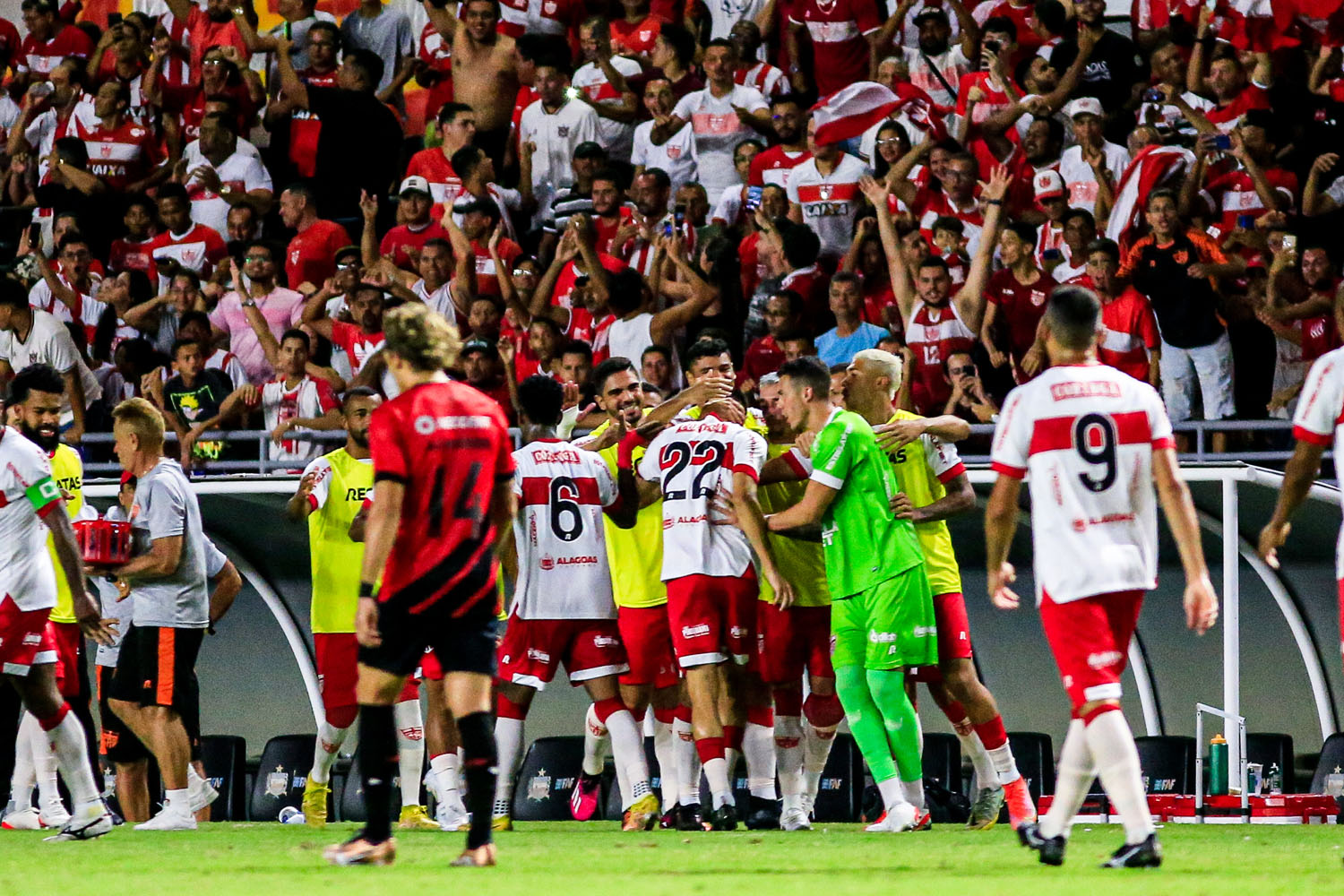 Anderson Leite fez a festa com os companheiros