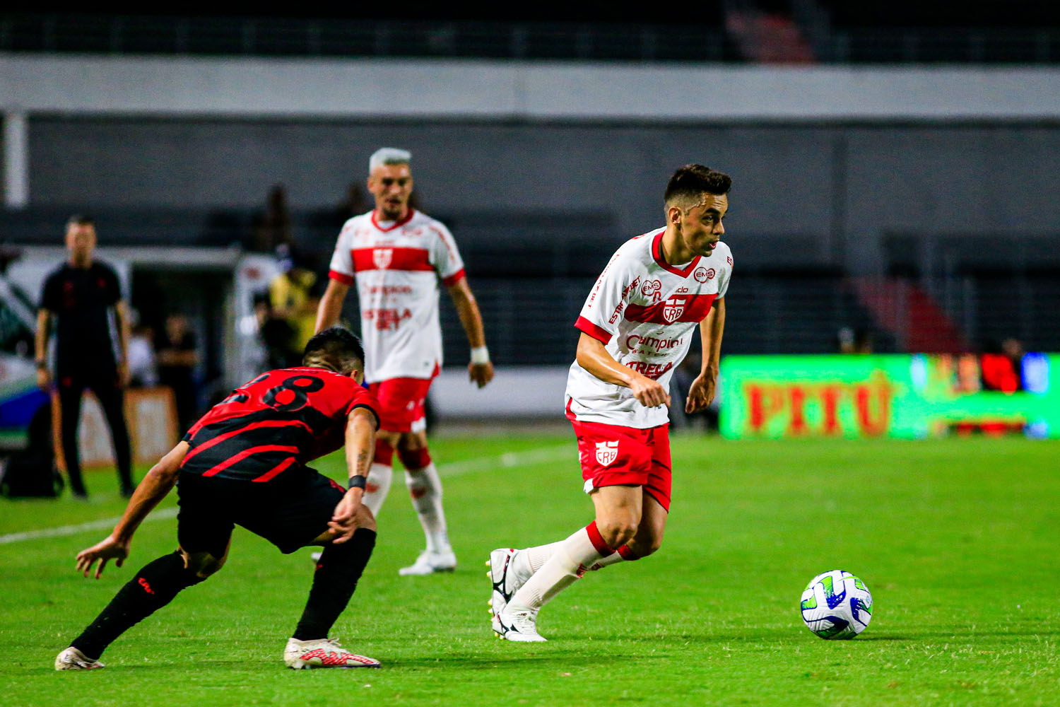 CRB vence Athletico e larga em vantagem na 3ª fase da Copa do Brasil