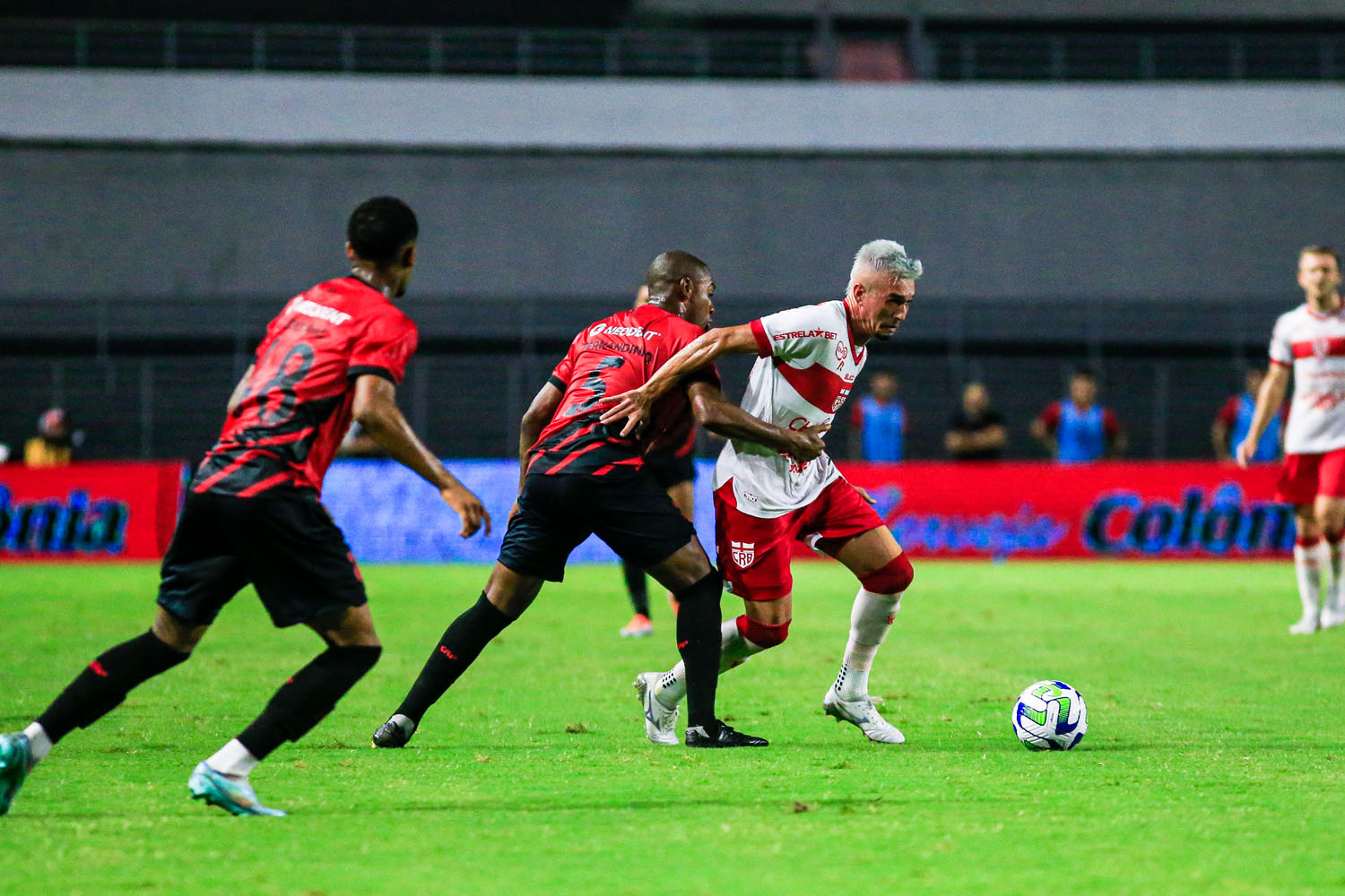 CRB vence Athletico e larga em vantagem na 3ª fase da Copa do Brasil